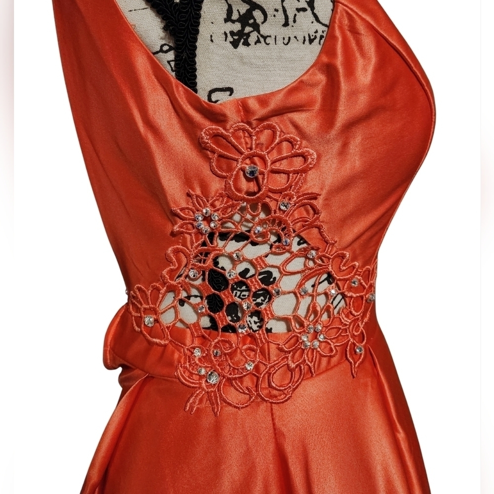City Vibe Crochet Side Inset Satin Ball Gown - Picture 9 of 16